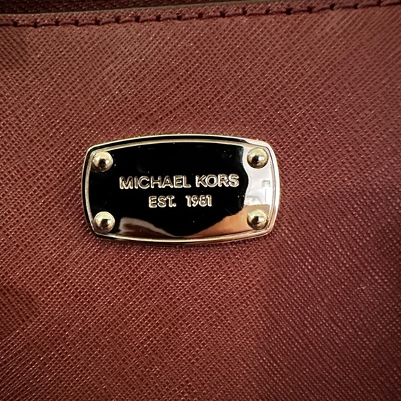 Beautiful Burgundy Leather Michael Kors Bag - Picture 4 of 7